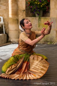 Anusha Subramanyam performing bharatanatyam at the Waterperry Gardens